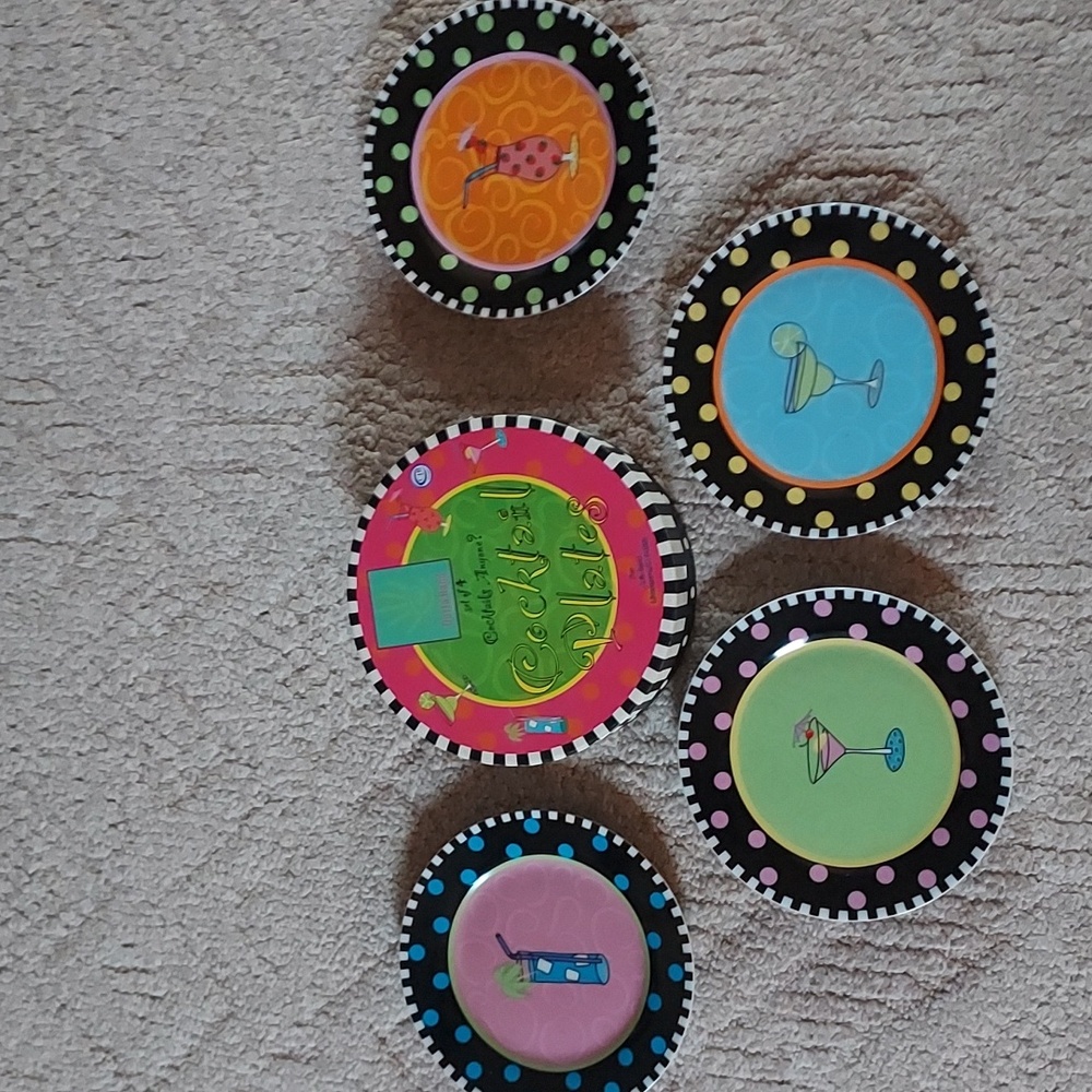 Out of Hand 4 piece round cocktail plates